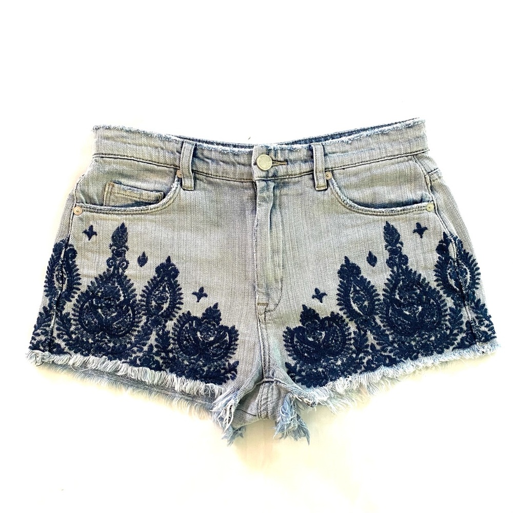 Blank NYC Embroidered Wedge Shorts - Picture 3 of 8